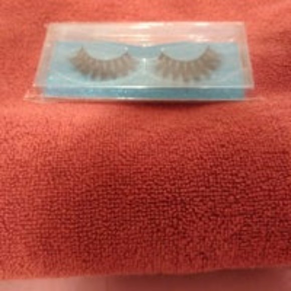 Eyelashes - Picture 3 of 3